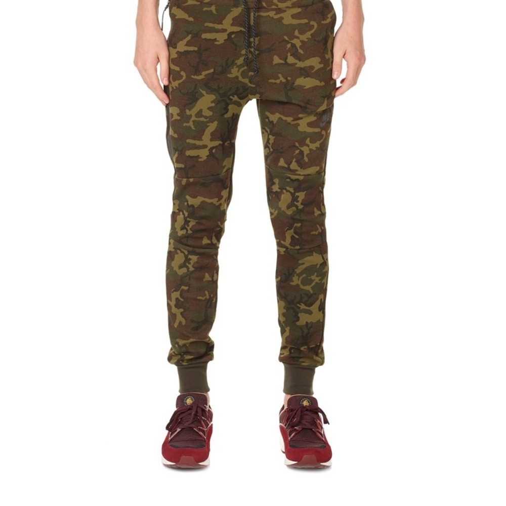 Nike Men’s Tech Fleece Camo Pants S
